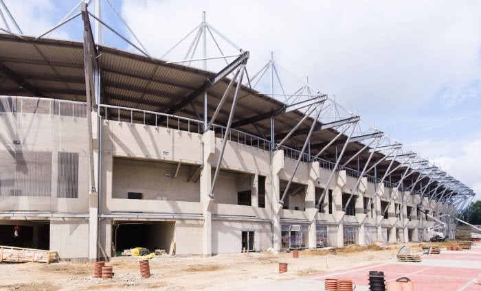 Dach nowego stadionu Widzewa Łódź zamontowany